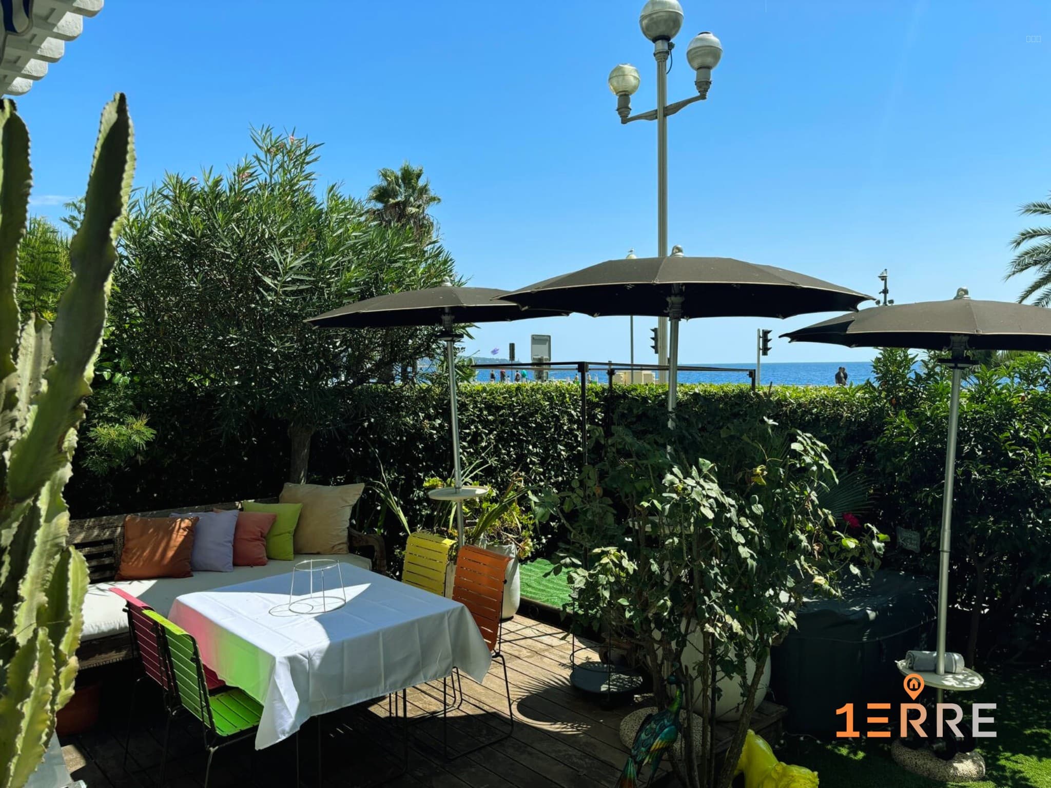 Rare Seafront Garden Apartment Promenade des Anglais
