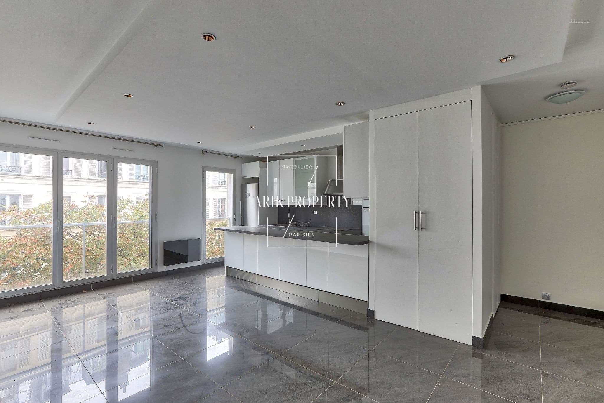 Appartement 2 pièces rue Bouchardon avec ascenseur