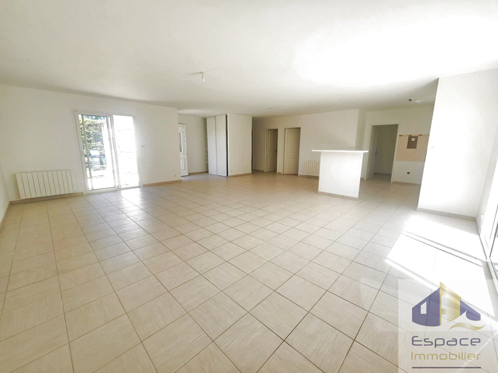 Maison de plain-pied, au calme à ST Christophe