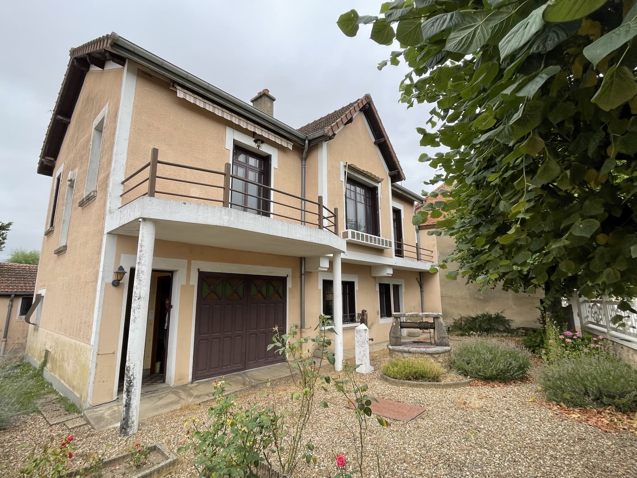 MAISON D'HABITATION AVEC APPARTEMENT INDEPENDANT