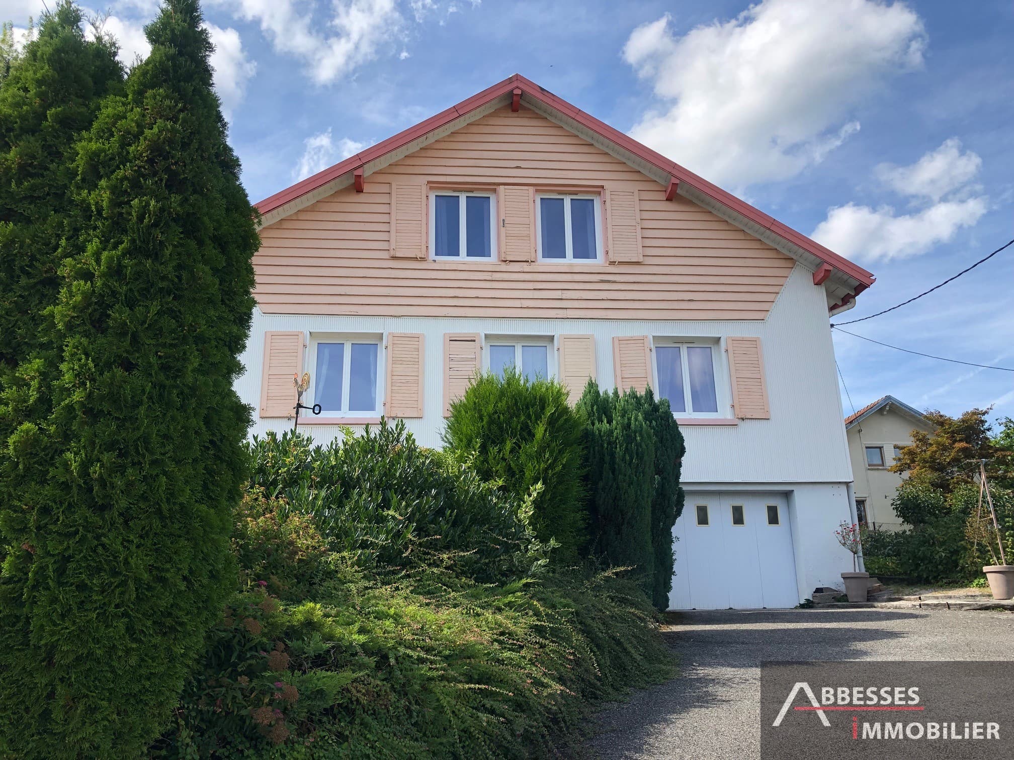 REMIREMONT - En impasse : Maison individuelle