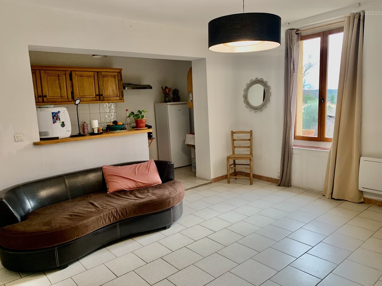 Grand appartement T2 en location à Tavernes