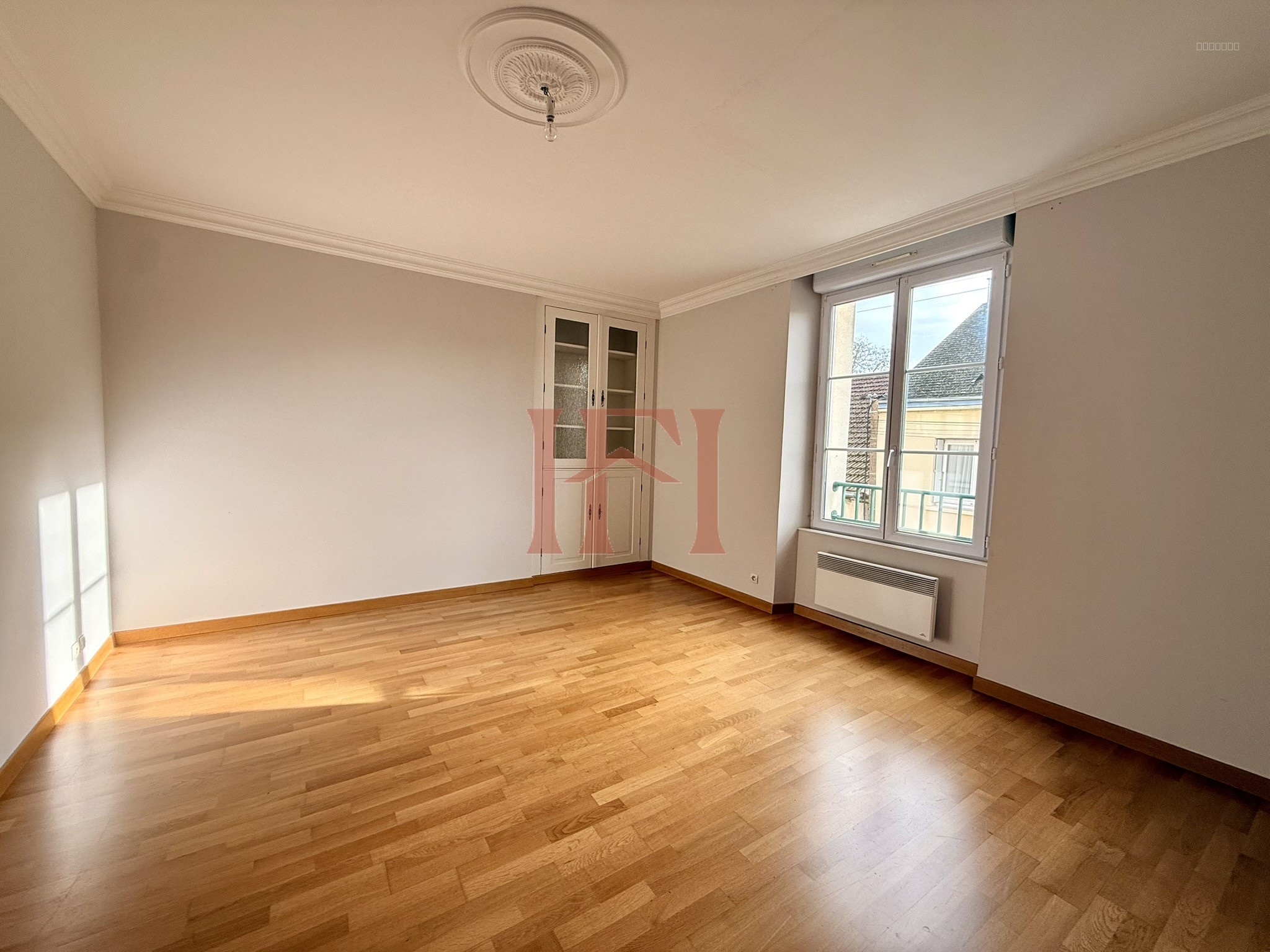 Appartement à vendre à Chateaudun, 973 m², 4 pièces – photo 1 sur 10