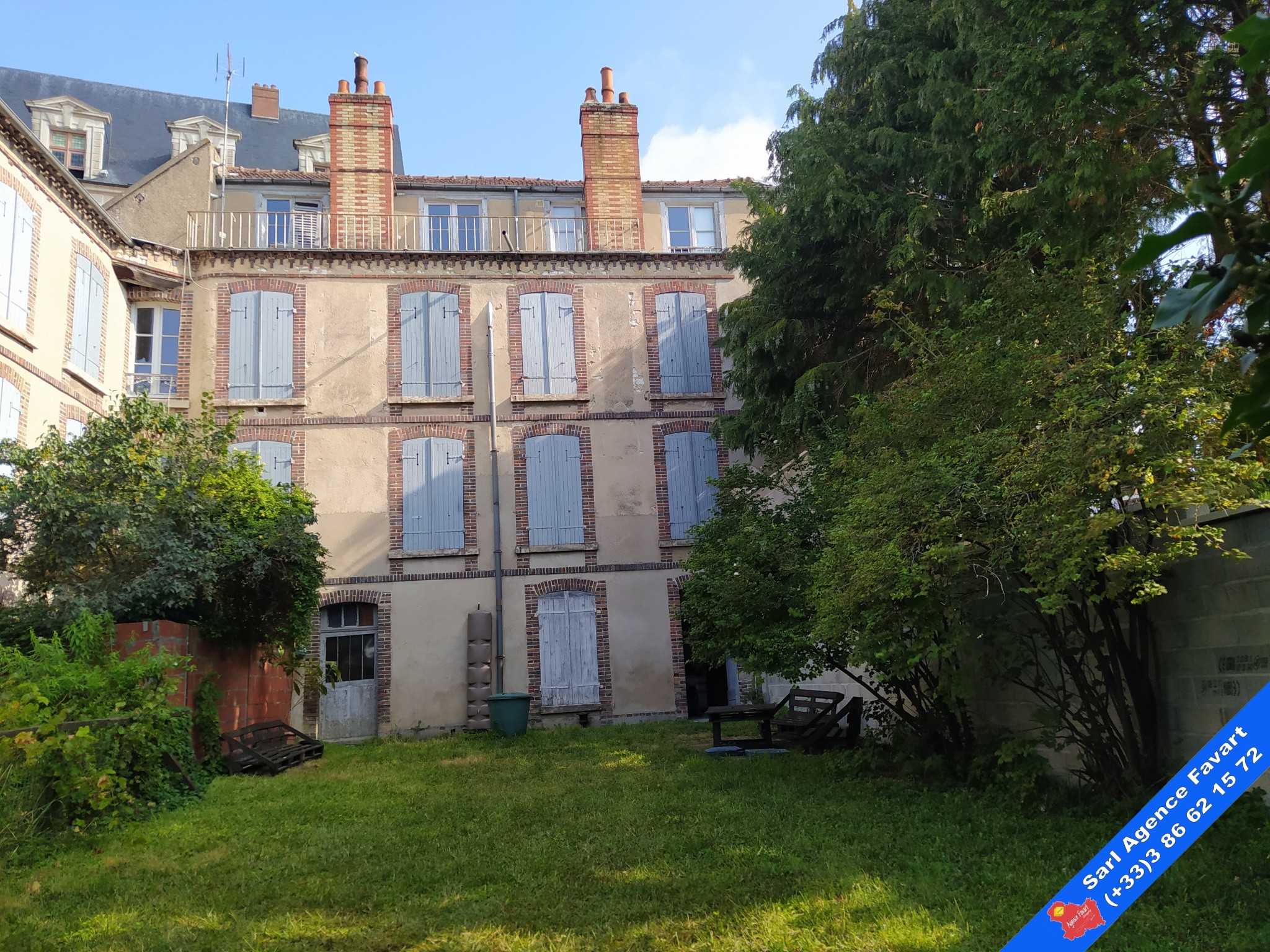 Immeuble à vendre à Joigny, 312 m² – photo 1 sur 11