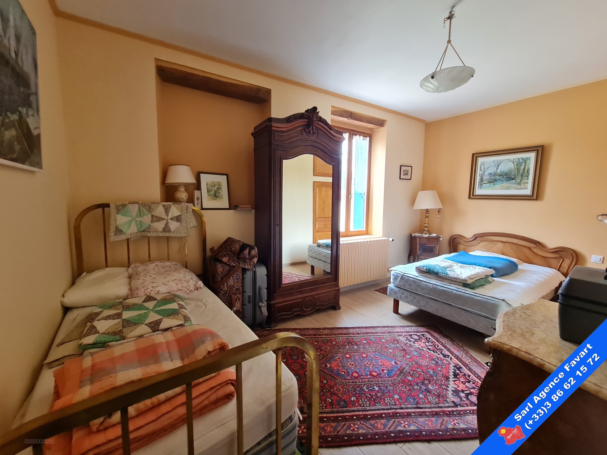 Belle maison familiale avec jardin paysagé et piscine — photo 10