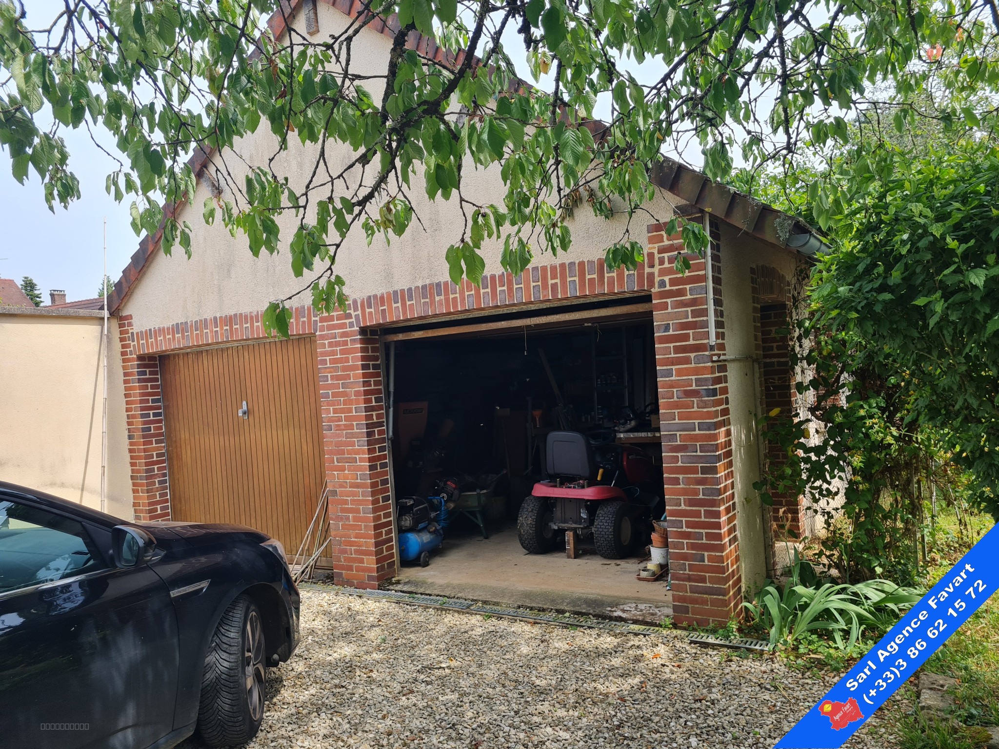 Belle maison familiale avec jardin paysagé et piscine — photo 14
