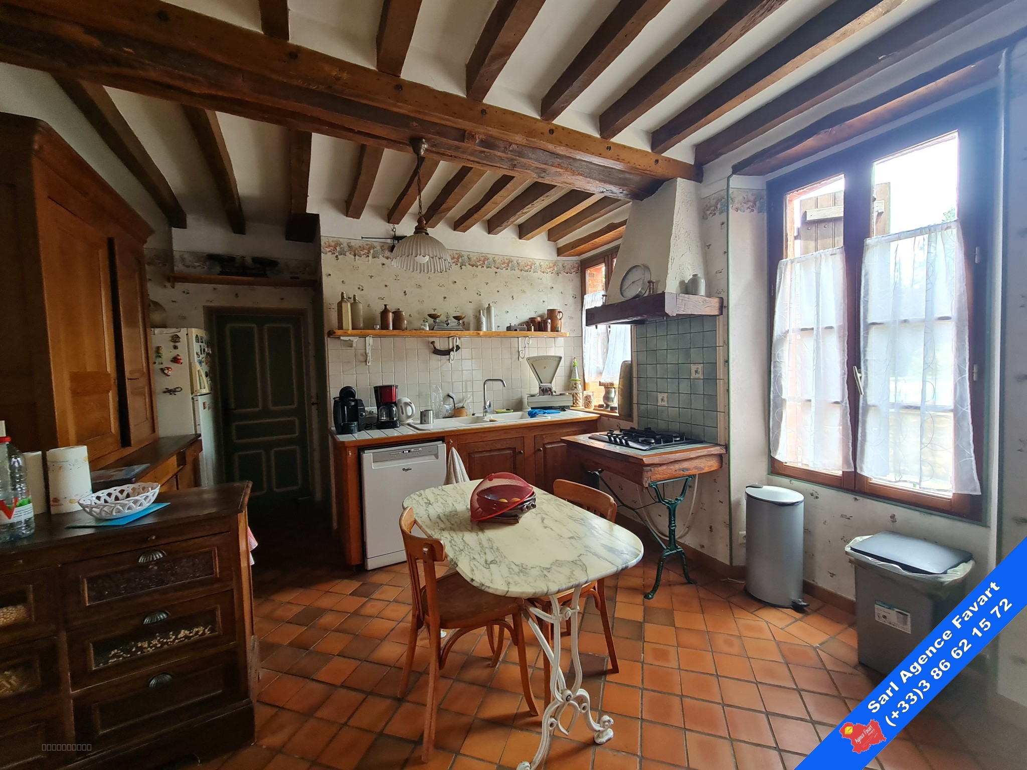 Belle maison familiale avec jardin paysagé et piscine — photo 6