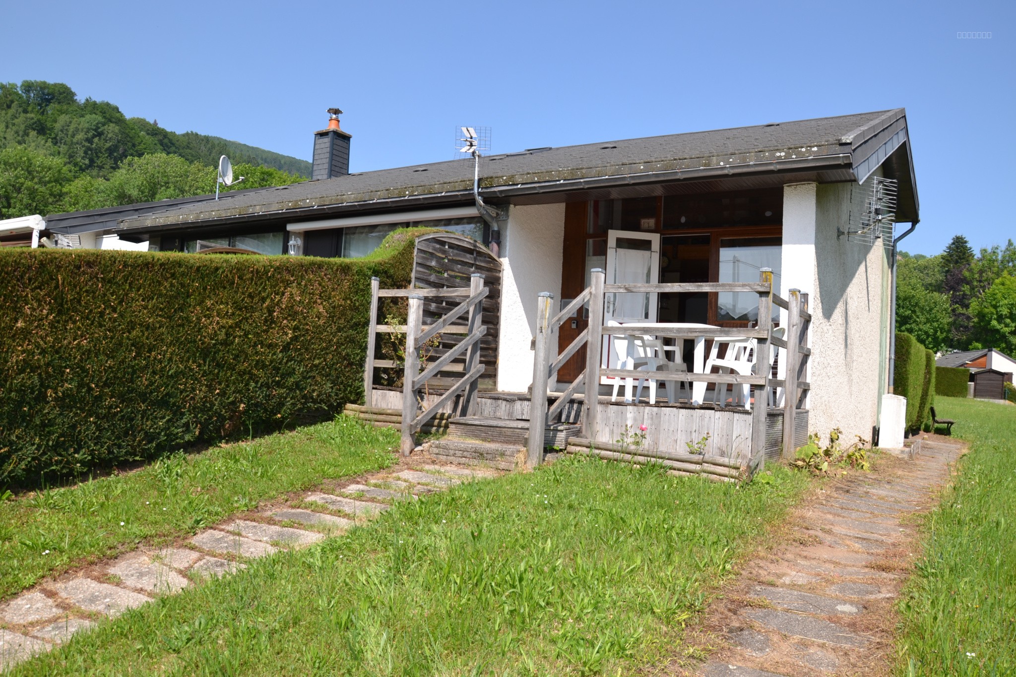 Agréable T2 en duplex de 33 m2 au sol avec terrasse, jardin privatif et parking — photo 1