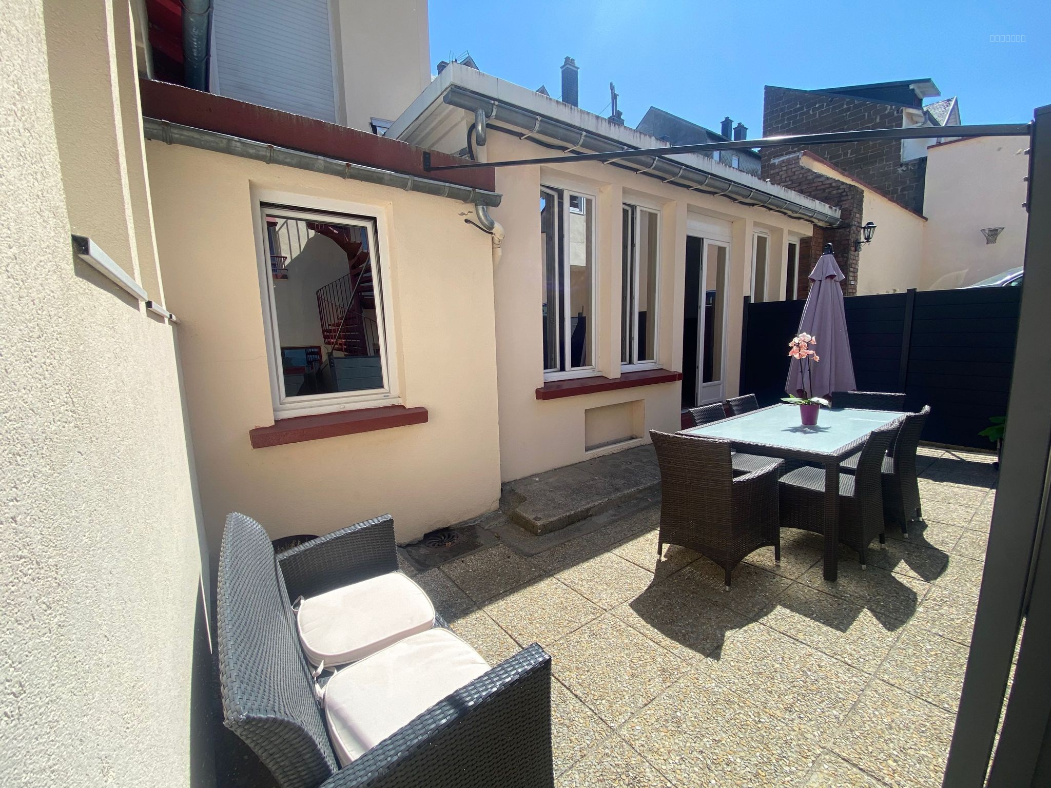 Appartement T5 triplex de 133 m2 avec terrasse et place de parking — photo 1