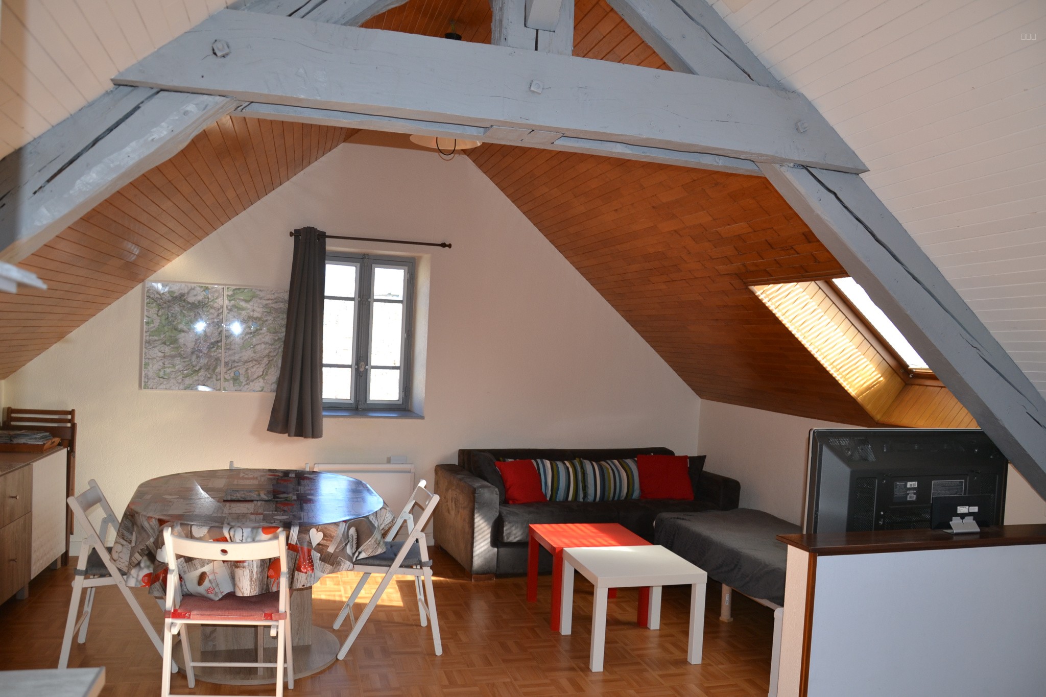 Agréable T2 de 45 m2 (30 m2 Carrez) avec de belles vues et bien situé en centre-ville — photo 3