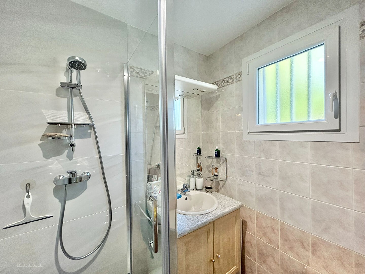 APPARTEMENT AVEC VUE - TERRASSE 45 m2 - PROCHE COMMERCES — photo 8
