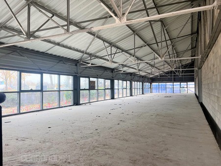 Local commercial à louer à St parres aux tertres, 356 m² – photo 2 sur 2