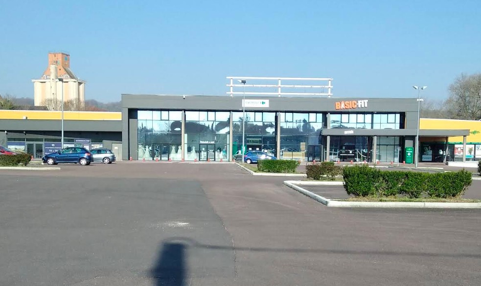 Local commercial à louer à Sens, 370,6 m² – photo 1 sur 1