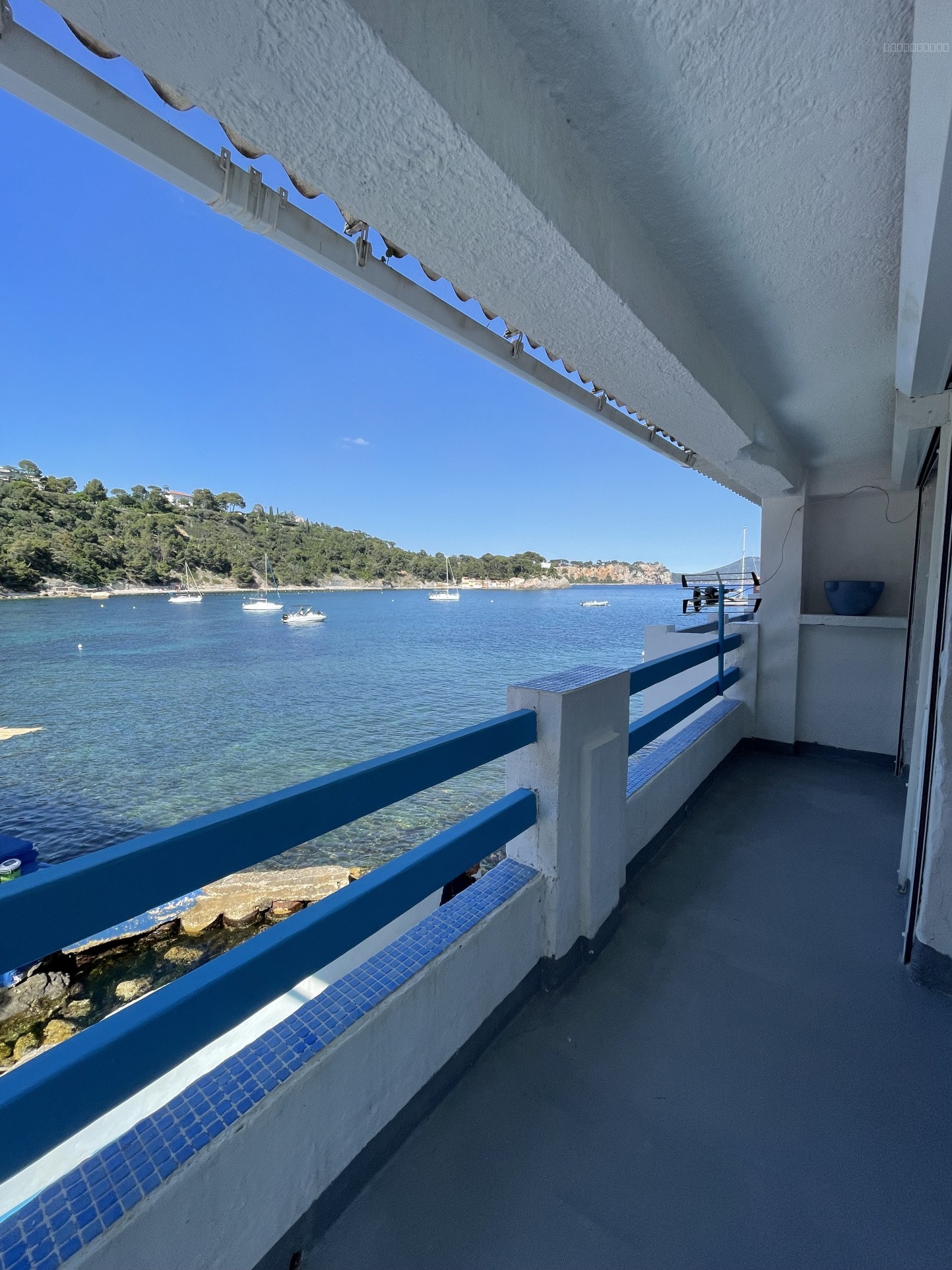 MAISON DE PECHEURS LES PIEDS DANS L'EAU — photo 1