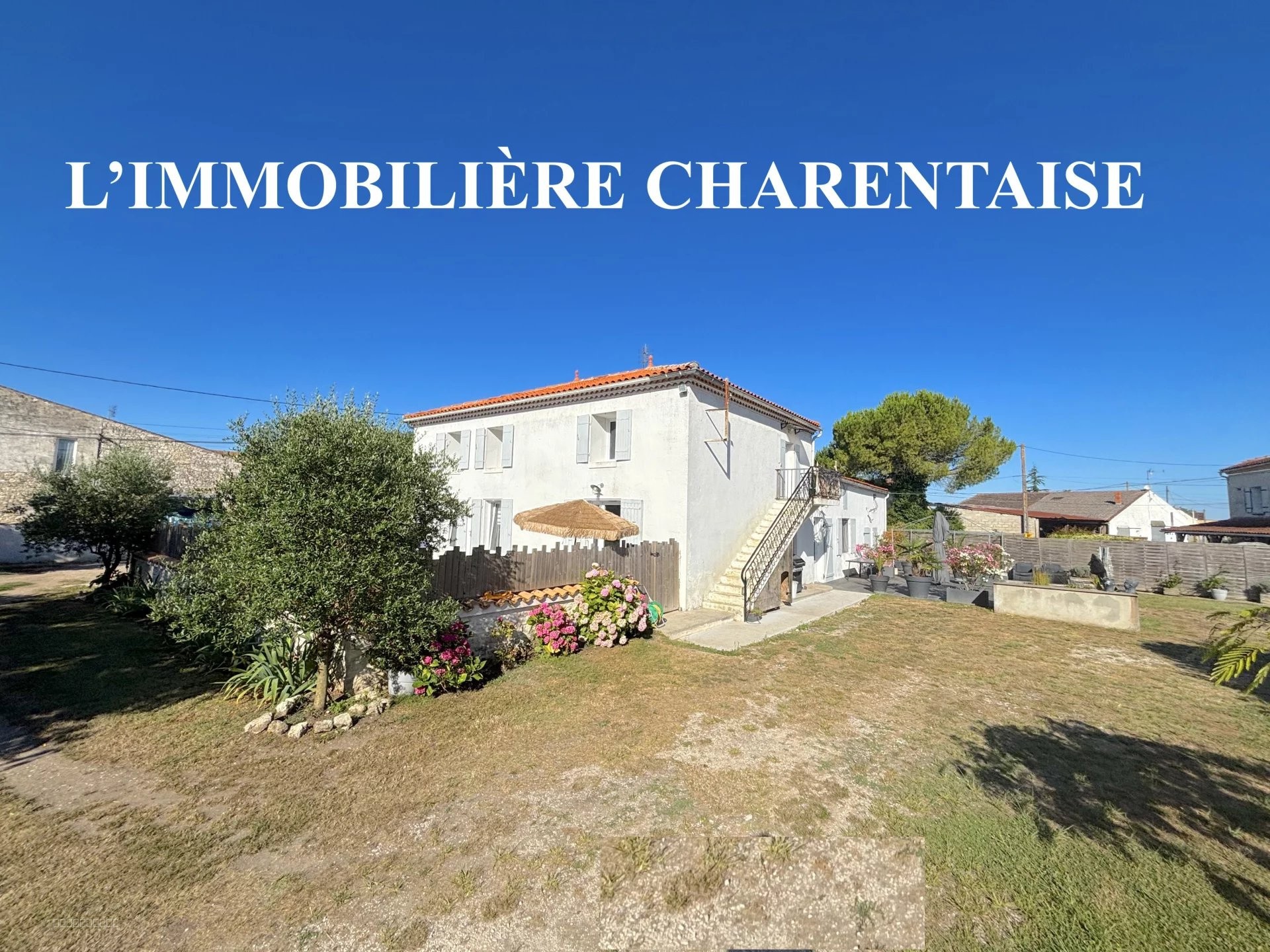 Maison à vendre à Le chay, 300 m², 7 pièces – photo 2 sur 15