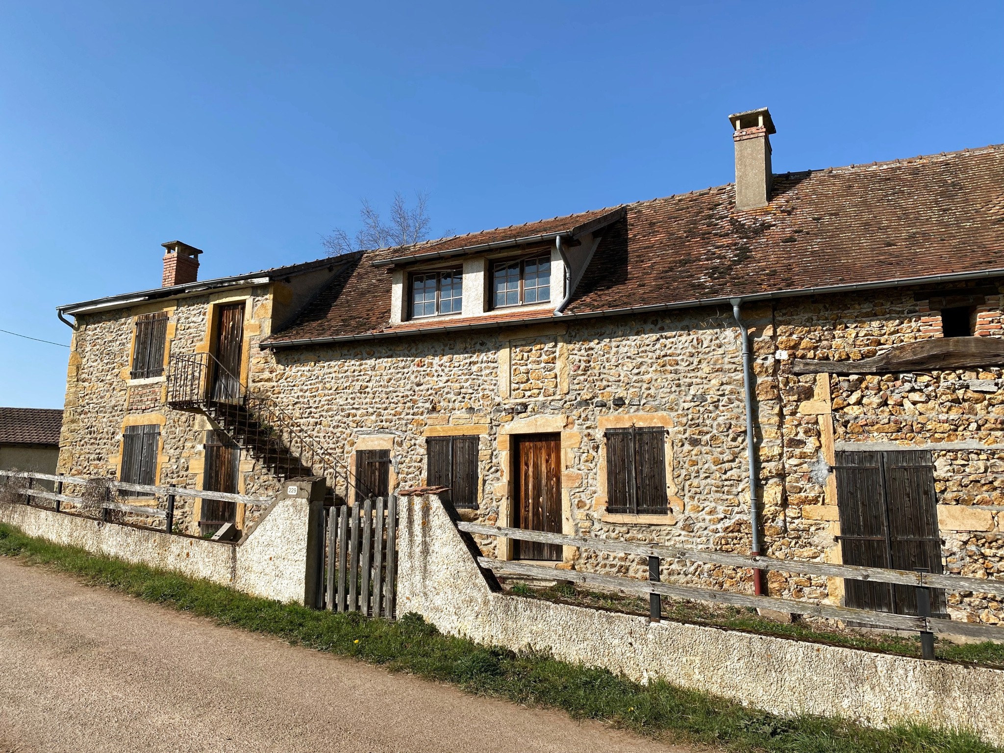 Maison à vendre à Semur en brionnais, 160 m², 4 pièces – photo 1 sur 20
