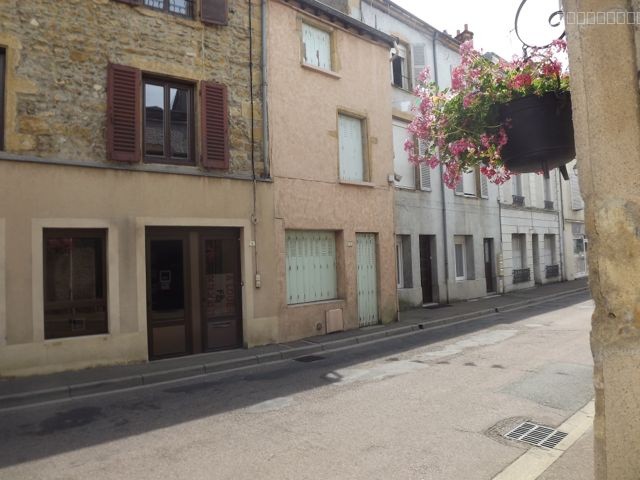 Maison à vendre à Marcigny, 74 m², 4 pièces – photo 1 sur 11