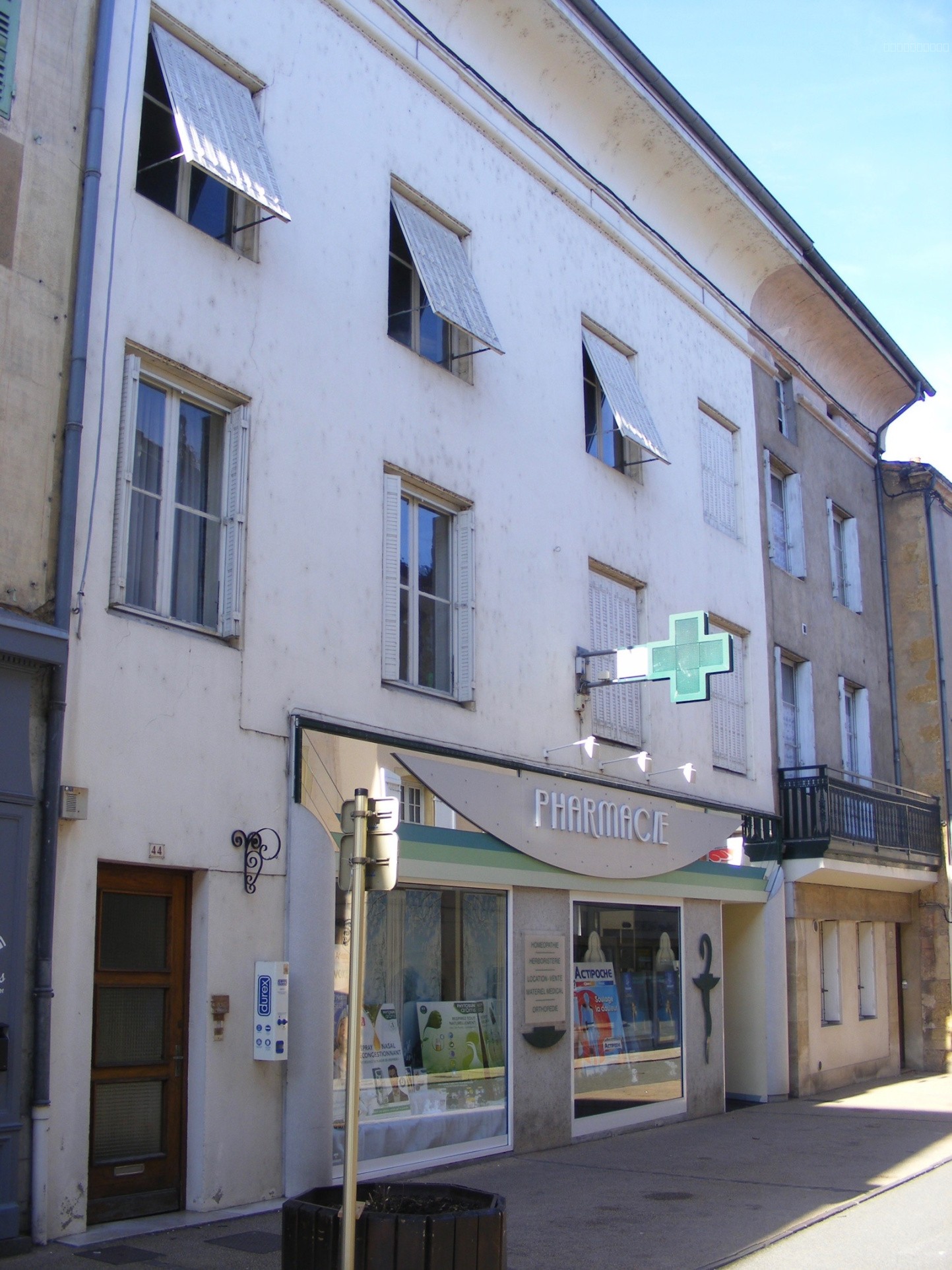 Maison à vendre à Marcigny, 250 m², 11 pièces – photo 1 sur 20