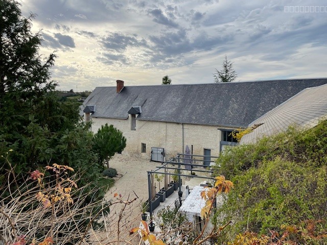 Maison à vendre à Oyre, 33 m², 8 pièces – photo 1 sur 11