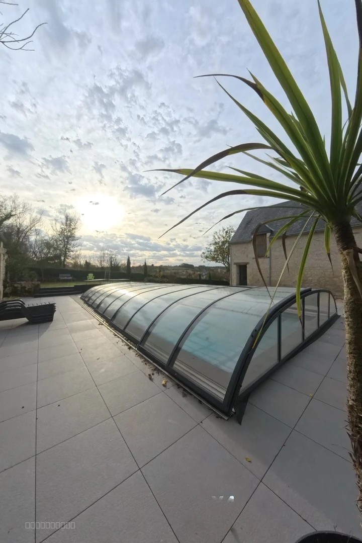 Maison à vendre à Oyre, 33 m², 8 pièces – photo 2 sur 11