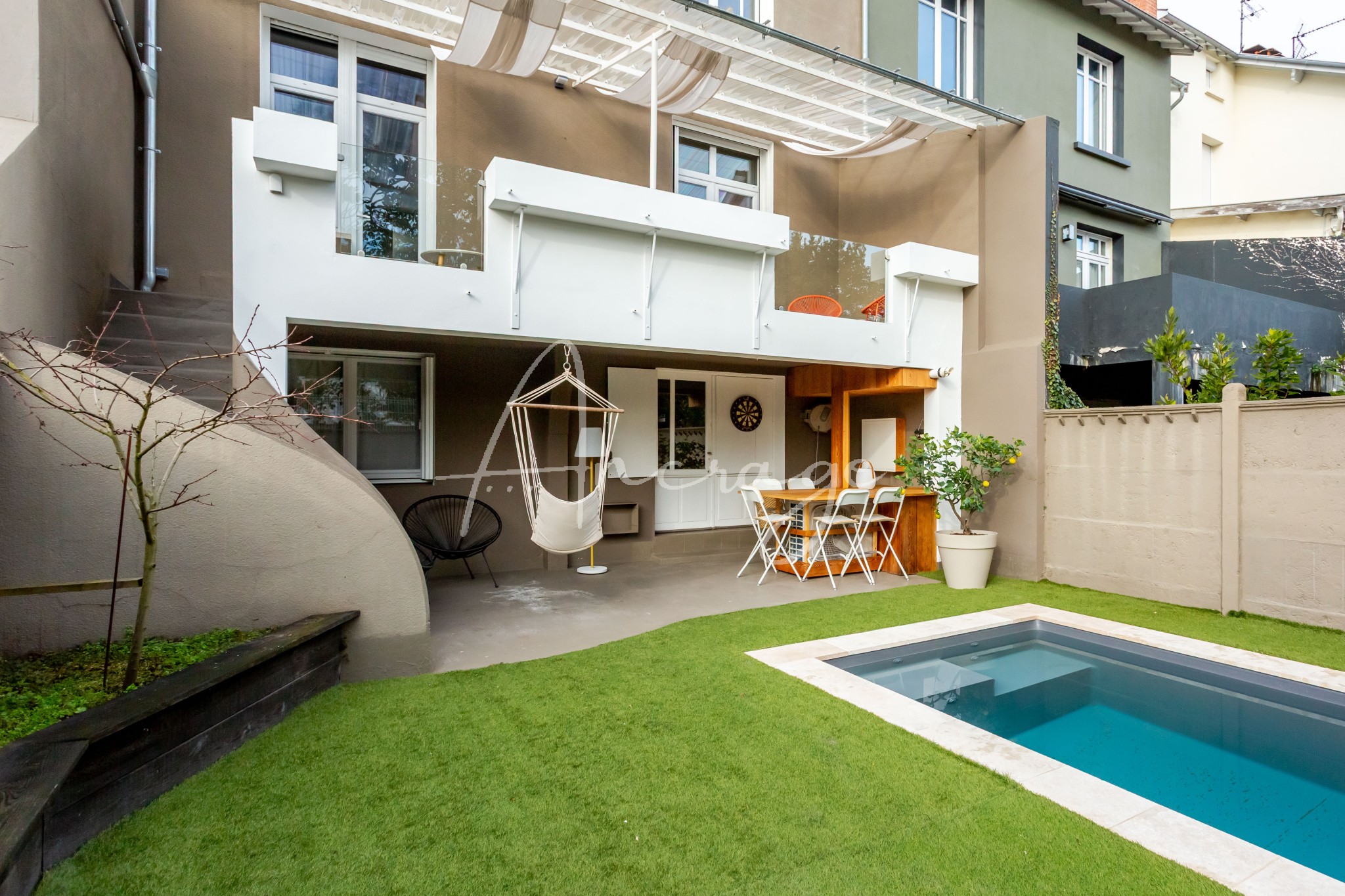 Parc Bordelais   Superbe maison familiale rénovée avec jardin, piscine et garage, à 3 min à pied du parc. — photo 1