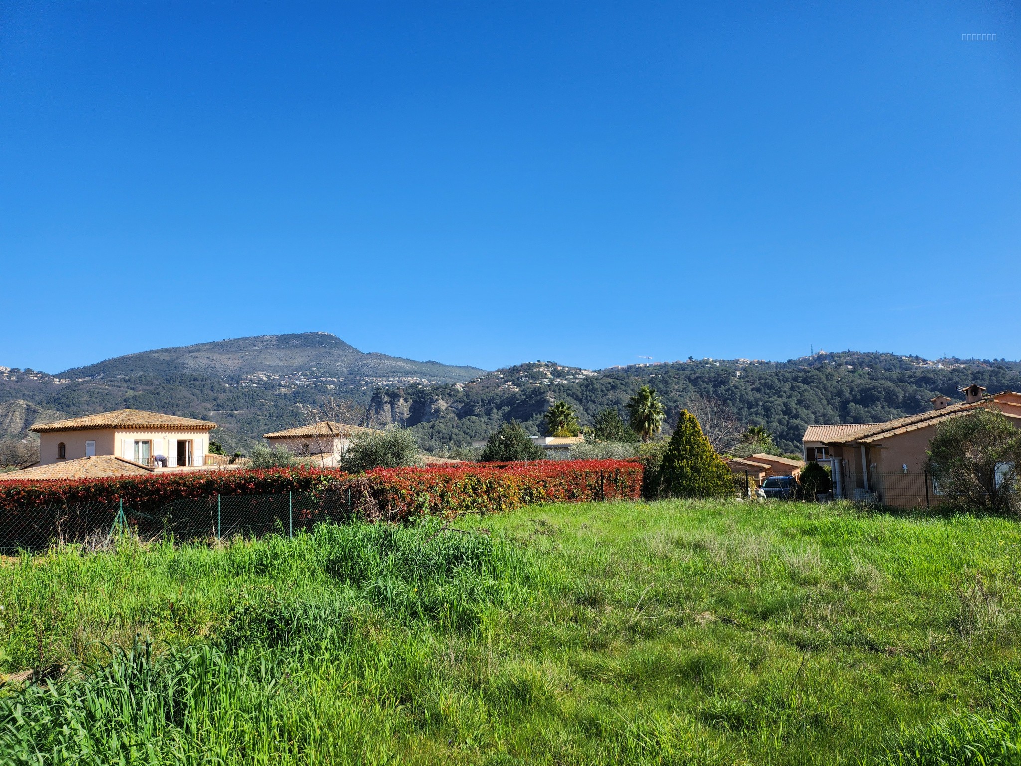 Bien immobilier à vendre à Carros, 545 m² – photo 1 sur 3
