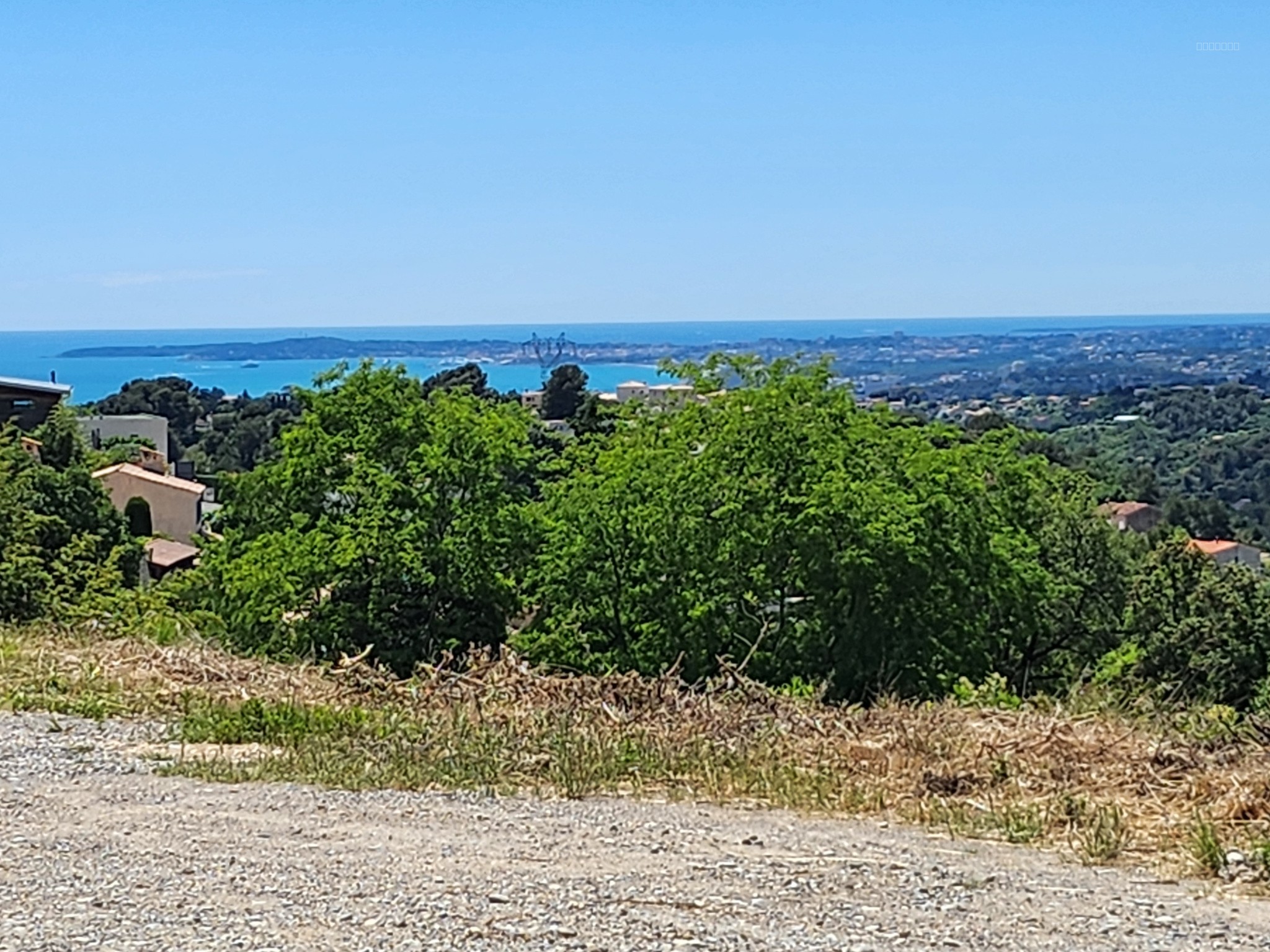 Bien immobilier à vendre à La gaude, 1 100 m² – photo 1 sur 5