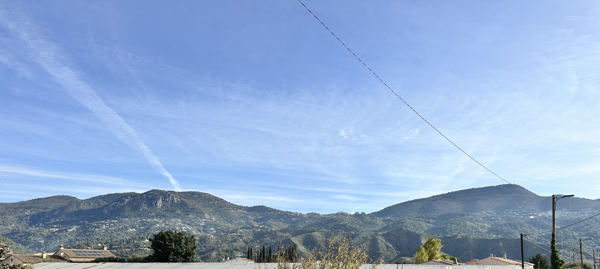 Bien immobilier à vendre à Carros, 441 m² – photo 1 sur 3