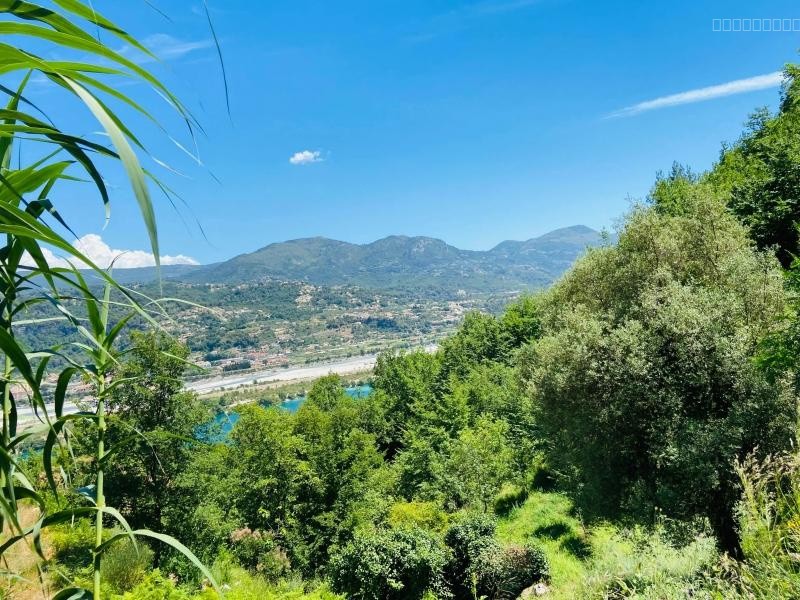 Bien immobilier à vendre à Le broc, 500 m² – photo 3 sur 3