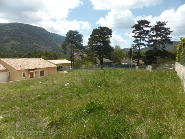 Bien immobilier à vendre à Seranon, 364 m² – photo 2 sur 3