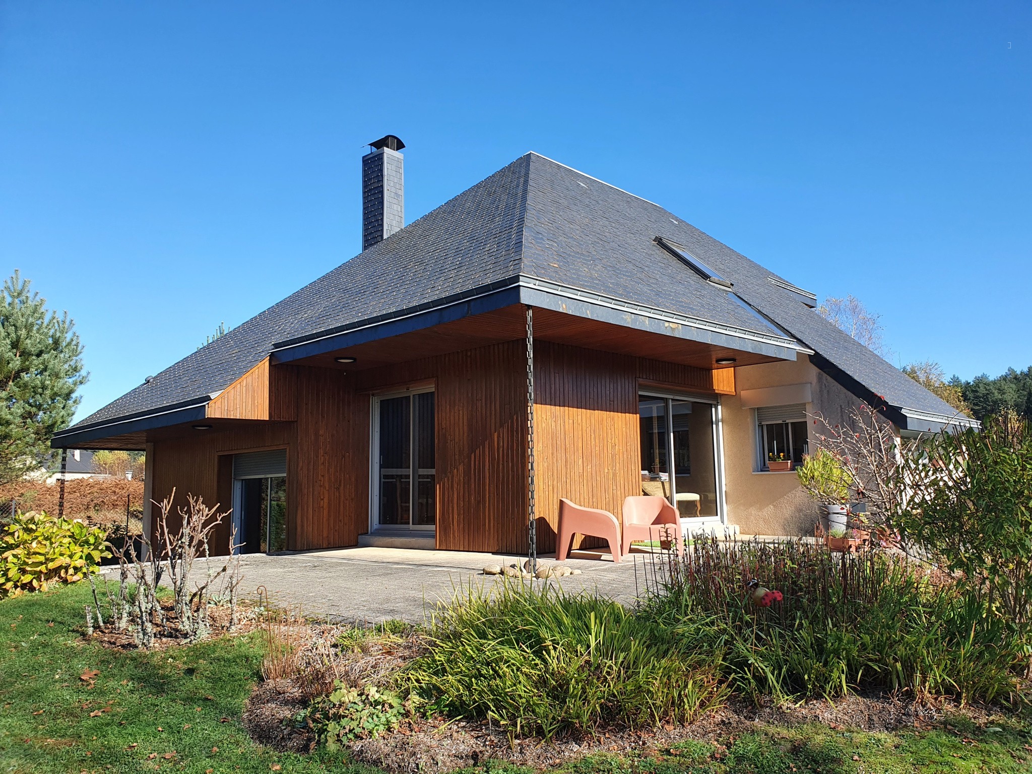 Villa à vendre à Vitrac sur montane, 1 335 m², 5 pièces – photo 1 sur 12