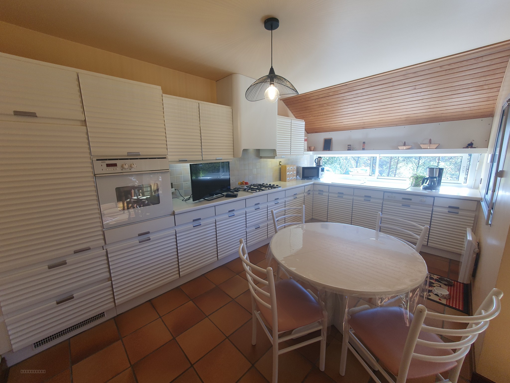 Villa à vendre à Vitrac sur montane, 1 335 m², 5 pièces – photo 2 sur 12