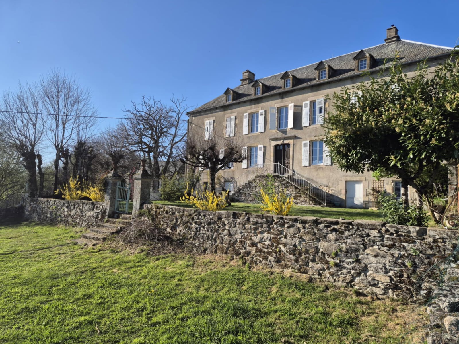 Bien immobilier à vendre à St cirgues la loutre, 1 100 m², 8 pièces – photo 1 sur 14