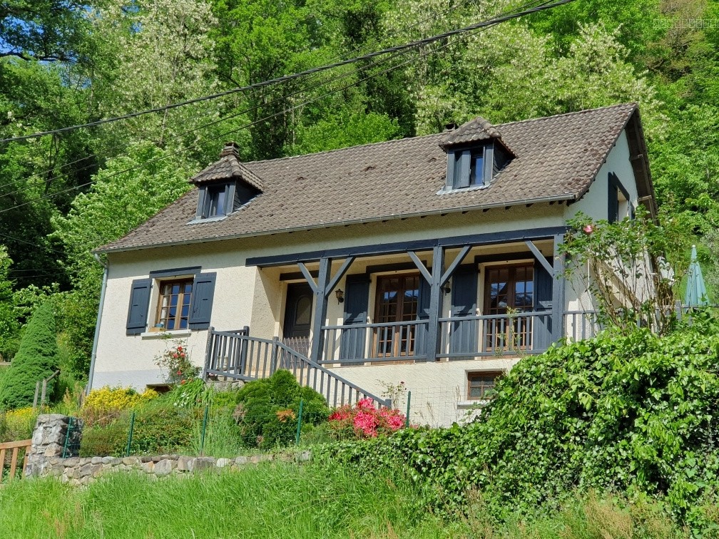 Maison à vendre à Argentat-sur-dordogne, 980 m², 6 pièces – photo 1 sur 11