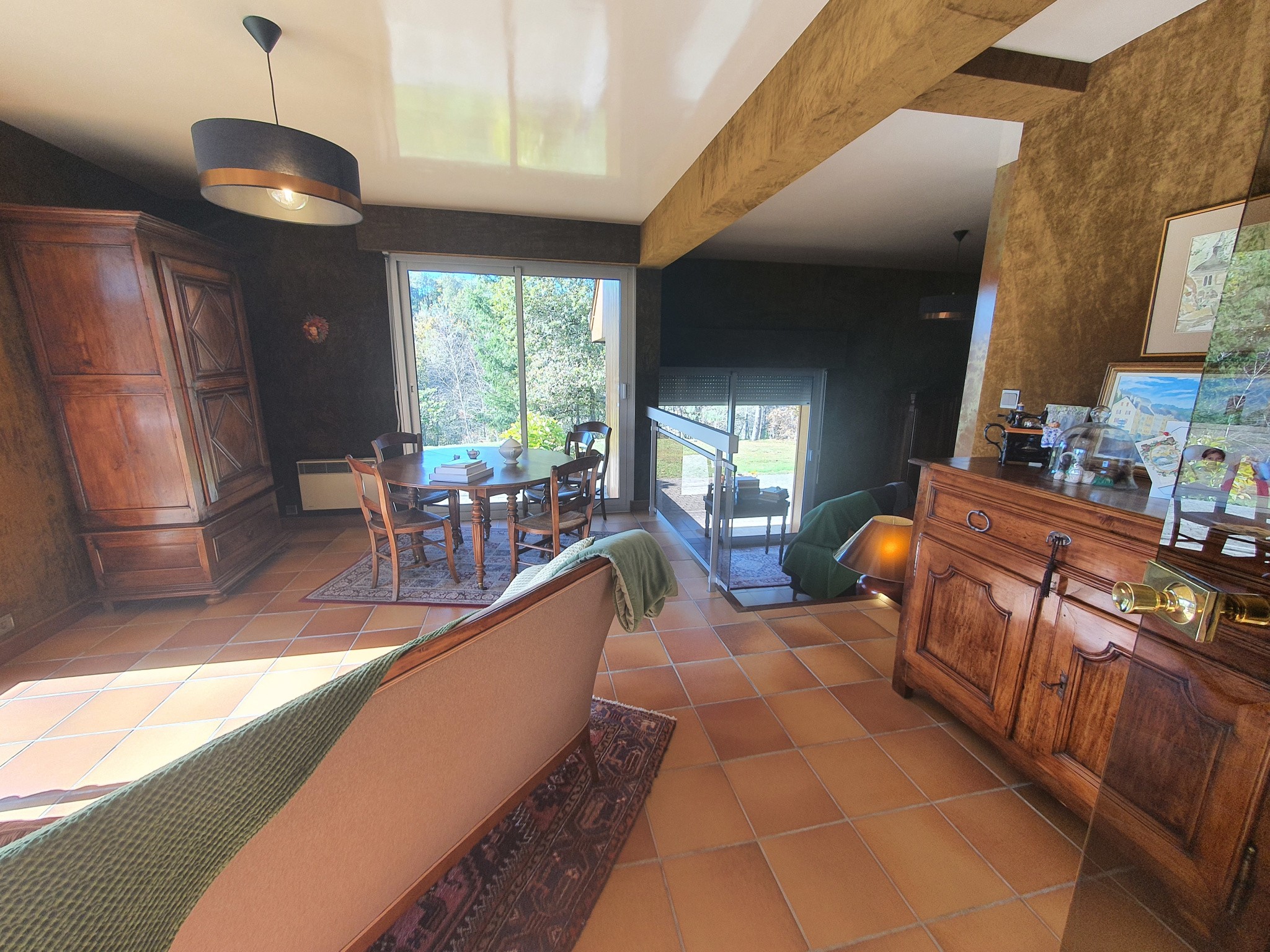 Villa à vendre à Vitrac sur montane, 1 335 m², 5 pièces – photo 3 sur 12