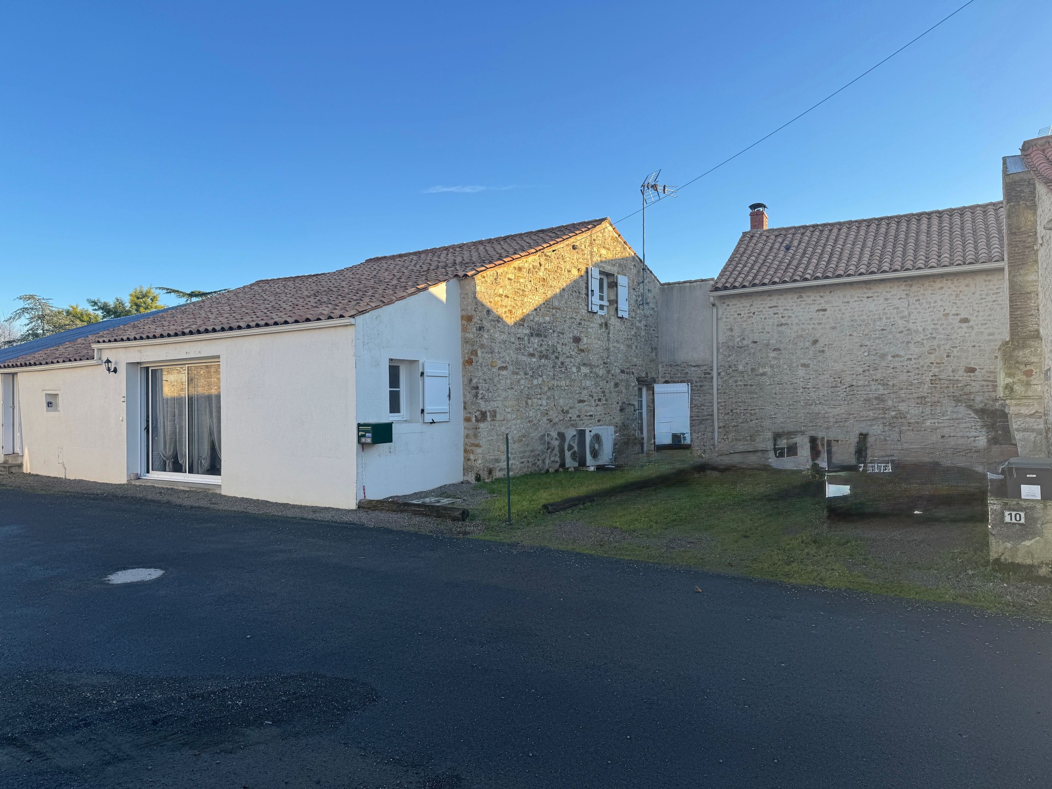 Maison à louer à Saint-jean-d hermine, 1 456 m², 4 pièces – photo 1 sur 5