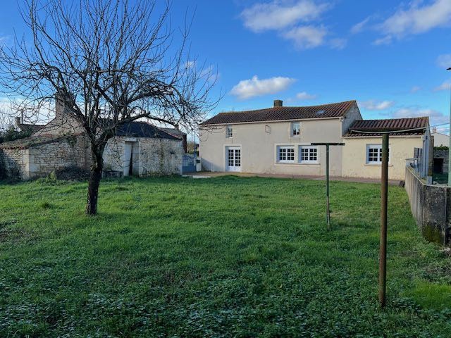 Maison à vendre à Saint-jean-d hermine, 148 m², 6 pièces – photo 1 sur 12
