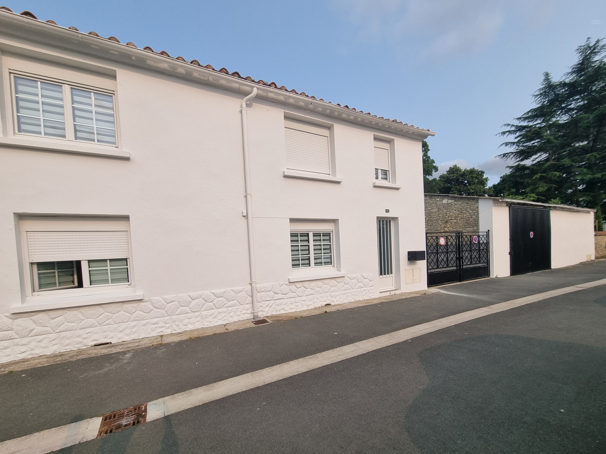 Maison à vendre à Saint-jean-d hermine, 369 m², 5 pièces – photo 1 sur 20