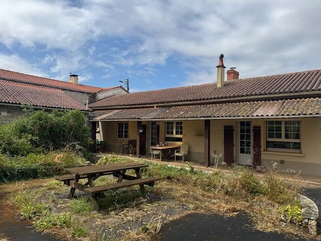 Maison à vendre à Thire, 124 m², 4 pièces – photo 1 sur 10
