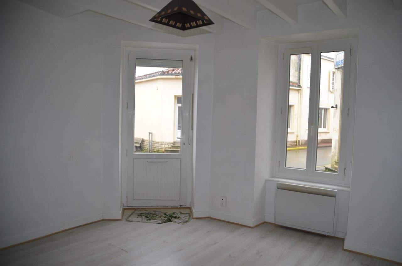 Immeuble à vendre à La caillere st hilaire, 26,66 m², 6 pièces – photo 2 sur 11