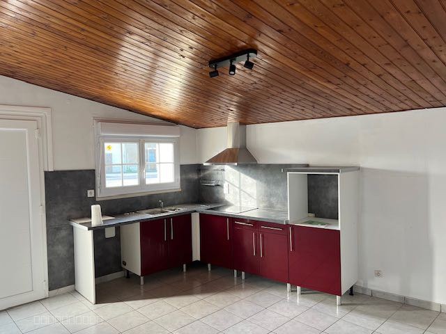 Maison à vendre à Saint-jean-d hermine, 148 m², 6 pièces – photo 2 sur 12