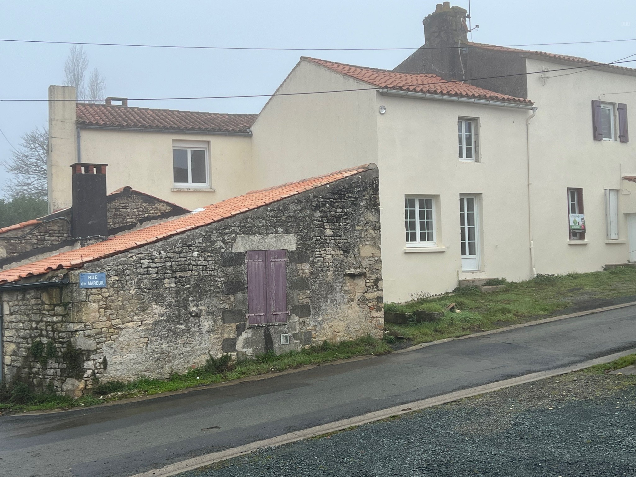 Maison à vendre à Saint-jean-d hermine, 906 m², 6 pièces – photo 1 sur 12