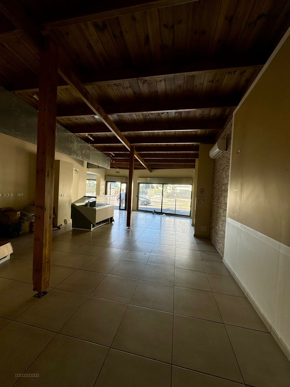 Local commercial à louer à St denis, 160 m² – photo 2 sur 13