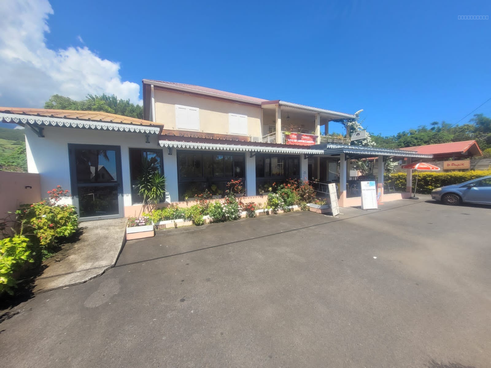 Local commercial à vendre à Le piton ste rose, 255 m² – photo 1 sur 16