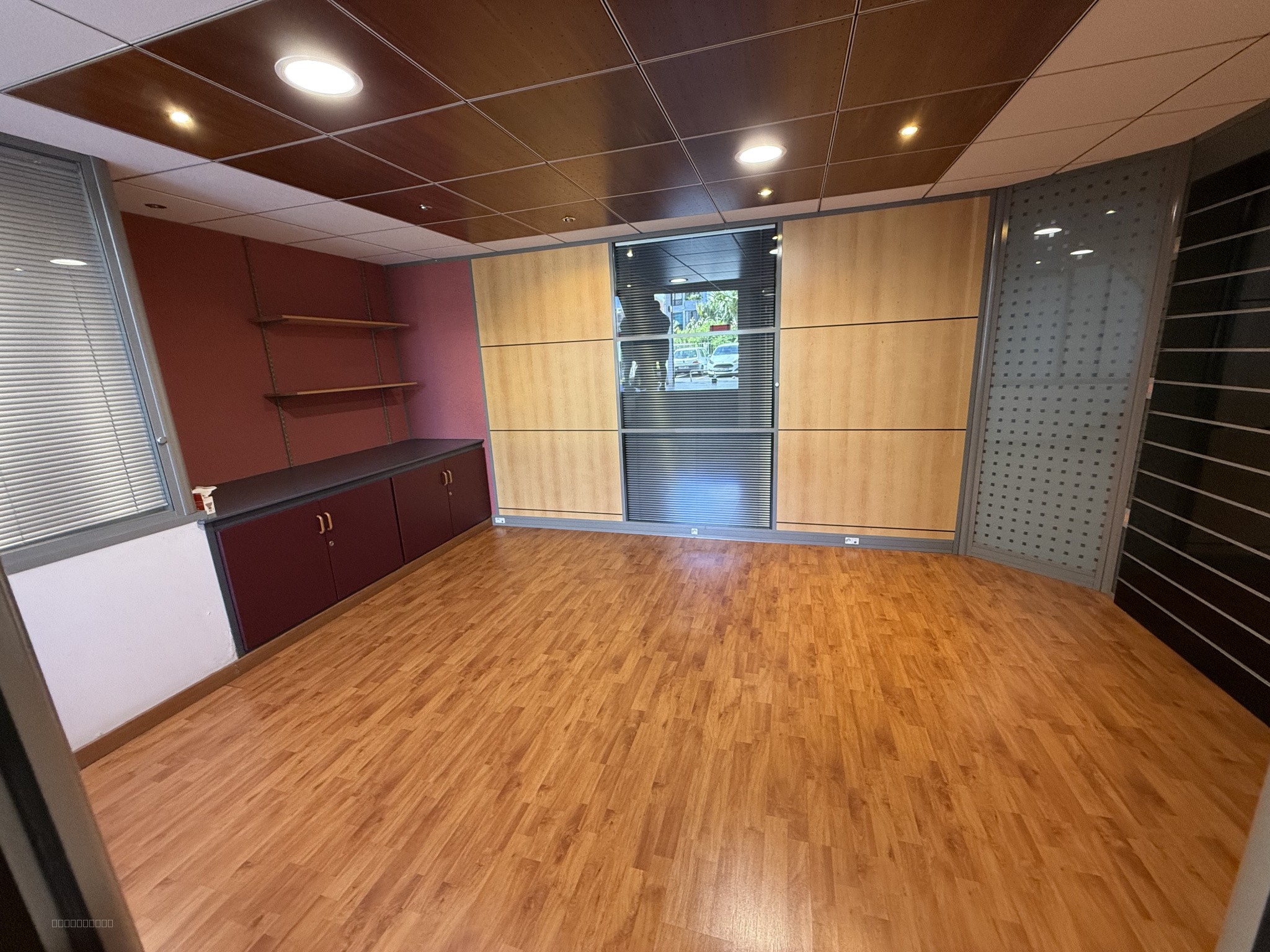 Local commercial à louer à St denis, 110 m² – photo 2 sur 5