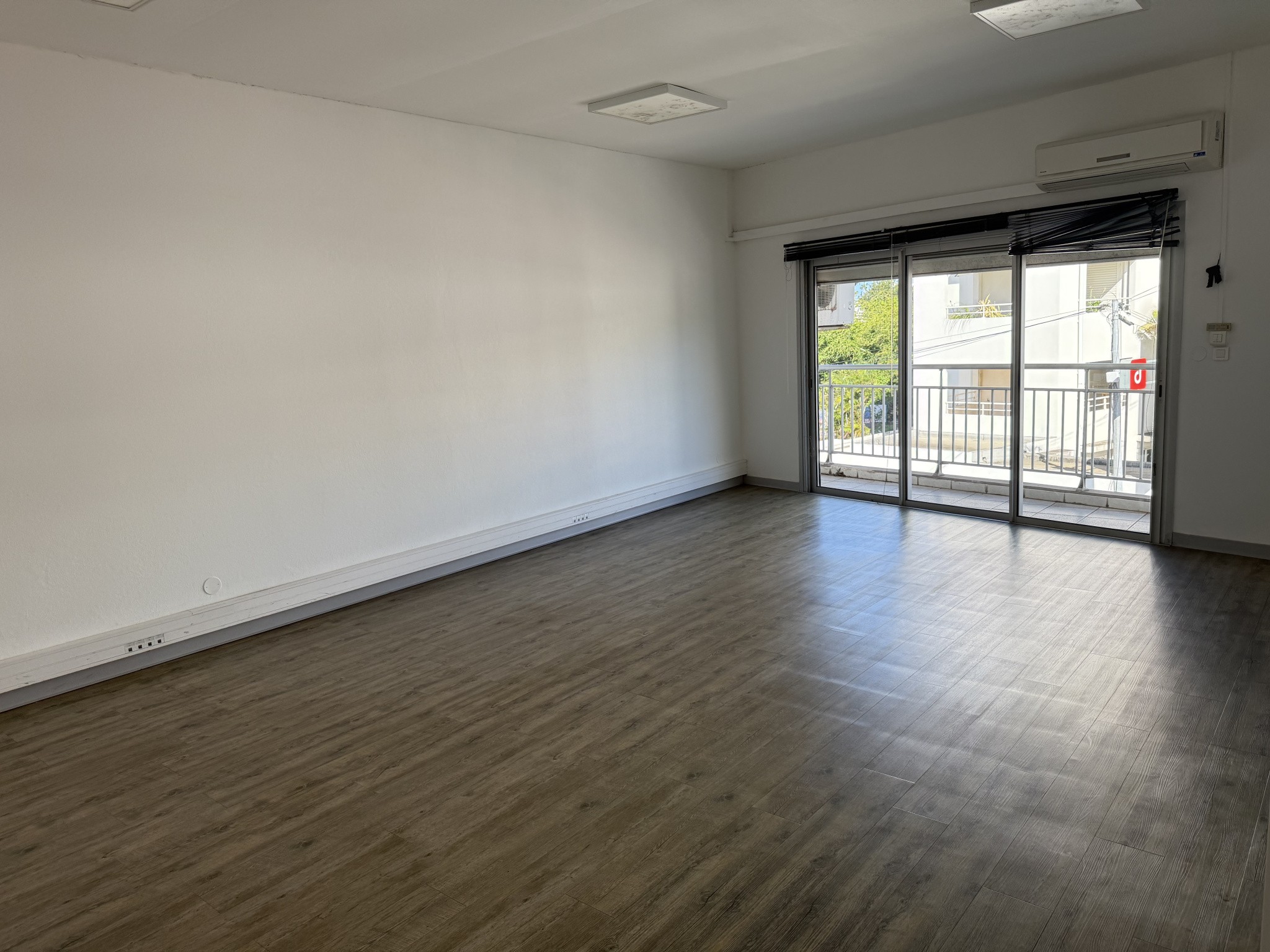 Bien immobilier à louer à St denis, 350 m² – photo 3 sur 16