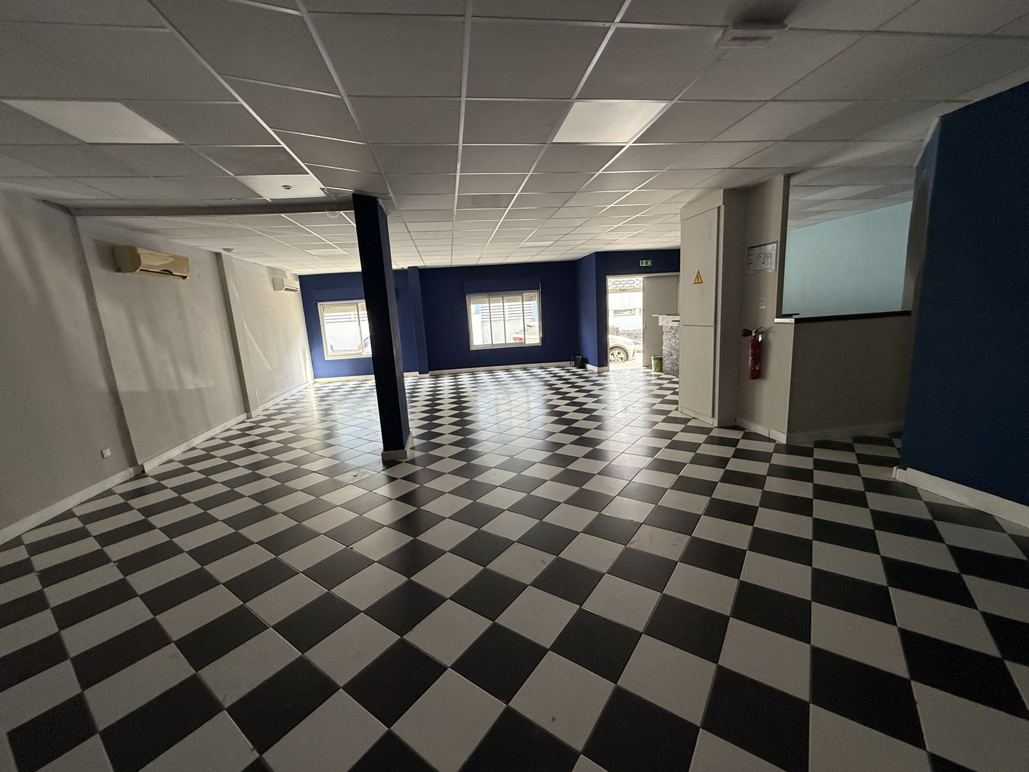 Local commercial à louer à St denis, 115 m² – photo 1 sur 7