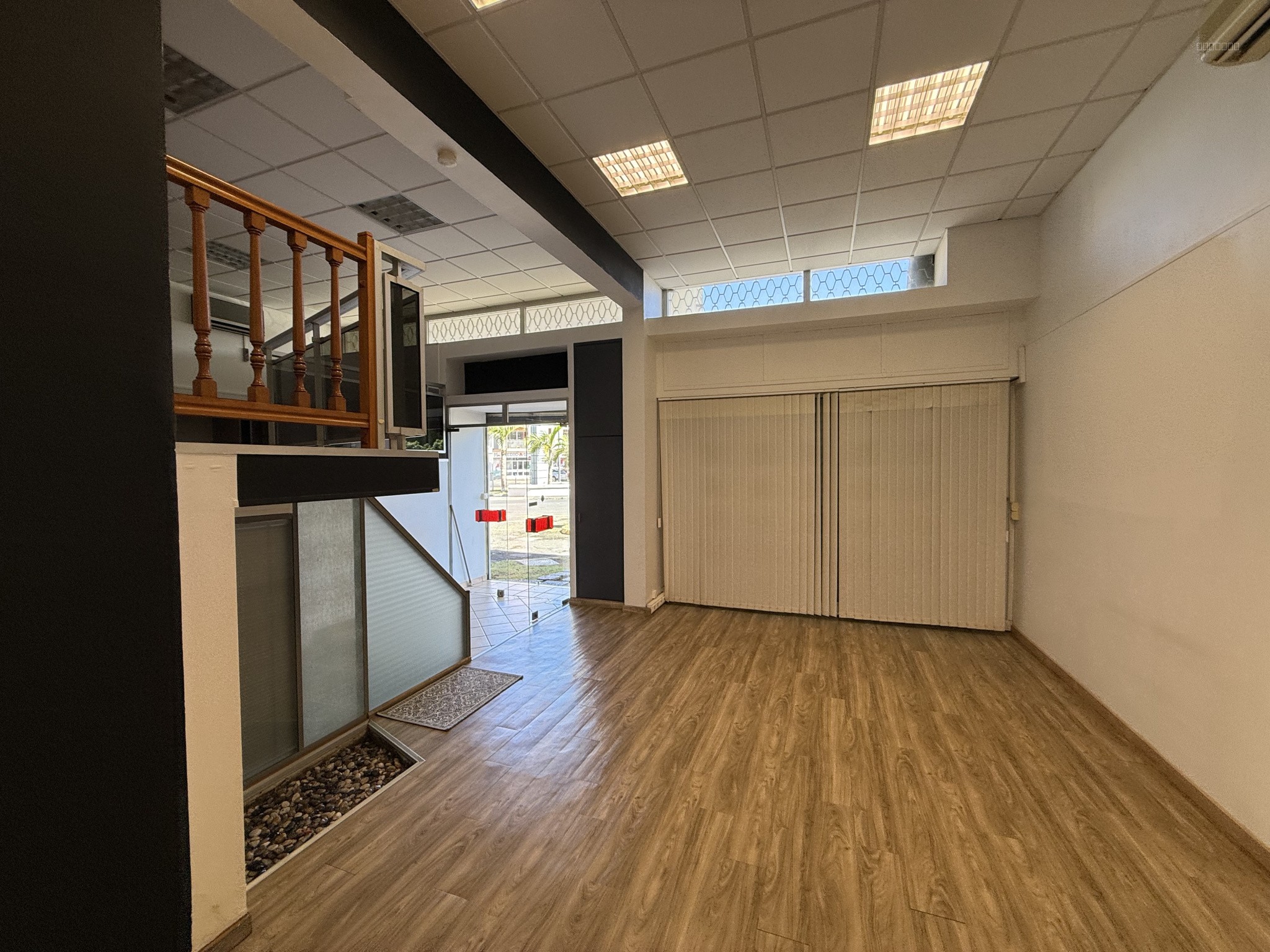 Local commercial à louer à St denis, 110 m² – photo 1 sur 5
