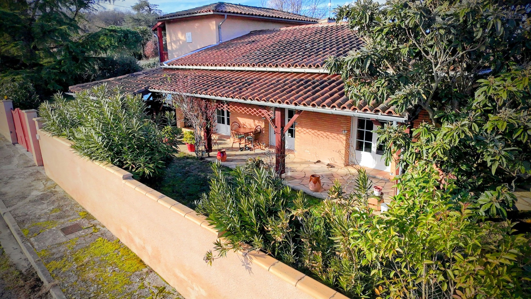 Maison à vendre à Aussonne, 1 000 m², 4 pièces – photo 1 sur 12
