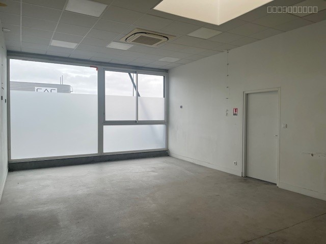 Local commercial à louer à St remy, 360 m² – photo 3 sur 18